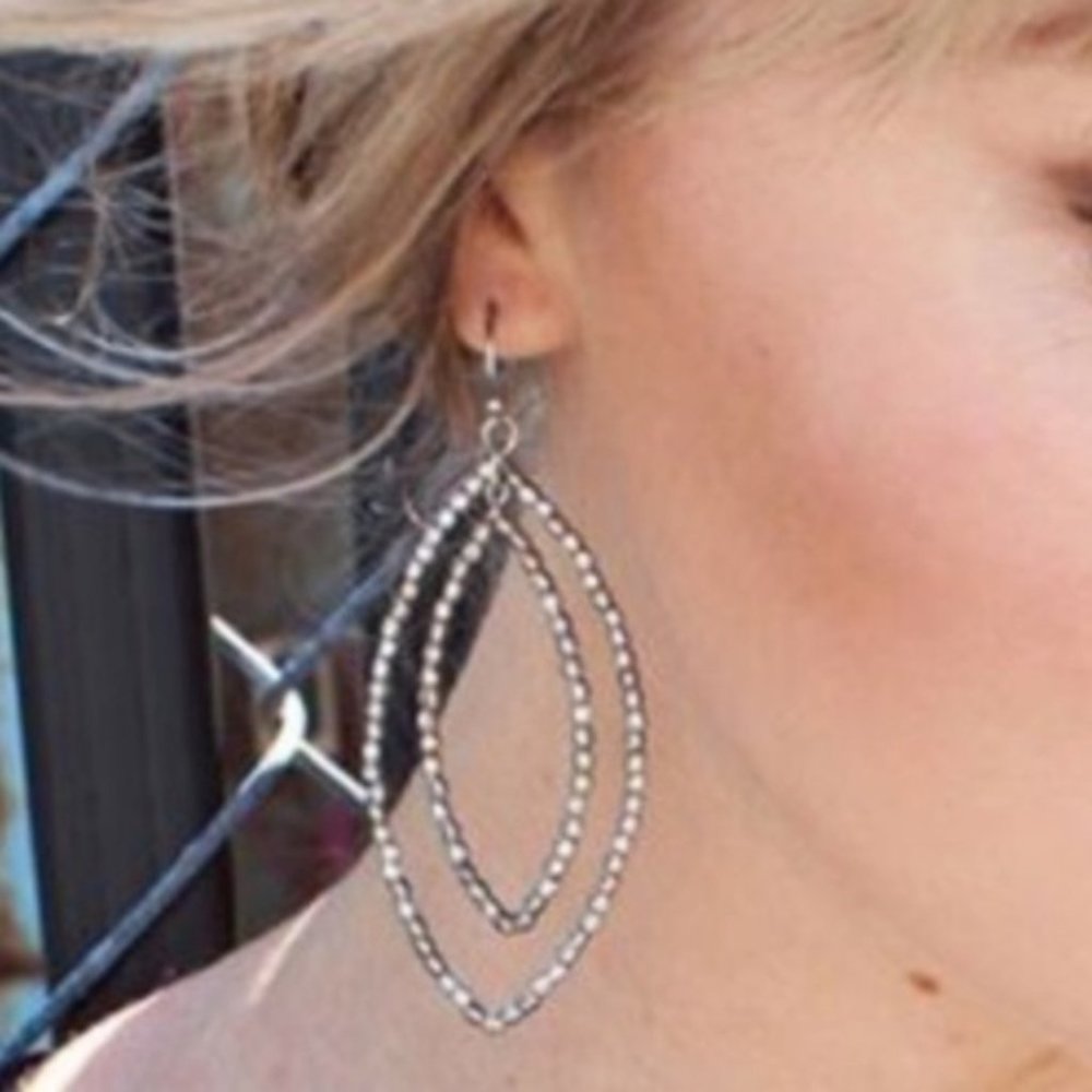 :: Stella & Dot [GOLD] Bardot Earrings - Picture 5 of 7